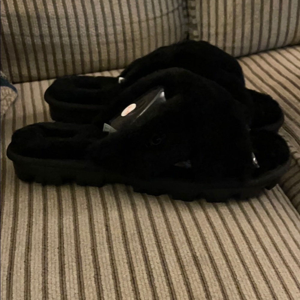 Ugg Fuzzette slippers, size 8, Black
